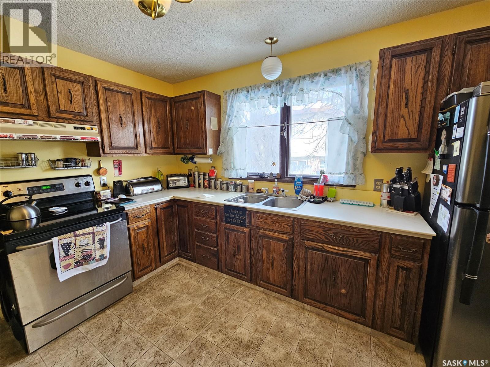 579 Poplar Crescent, Shaunavon, Saskatchewan  S0N 2M0 - Photo 9 - SK033598