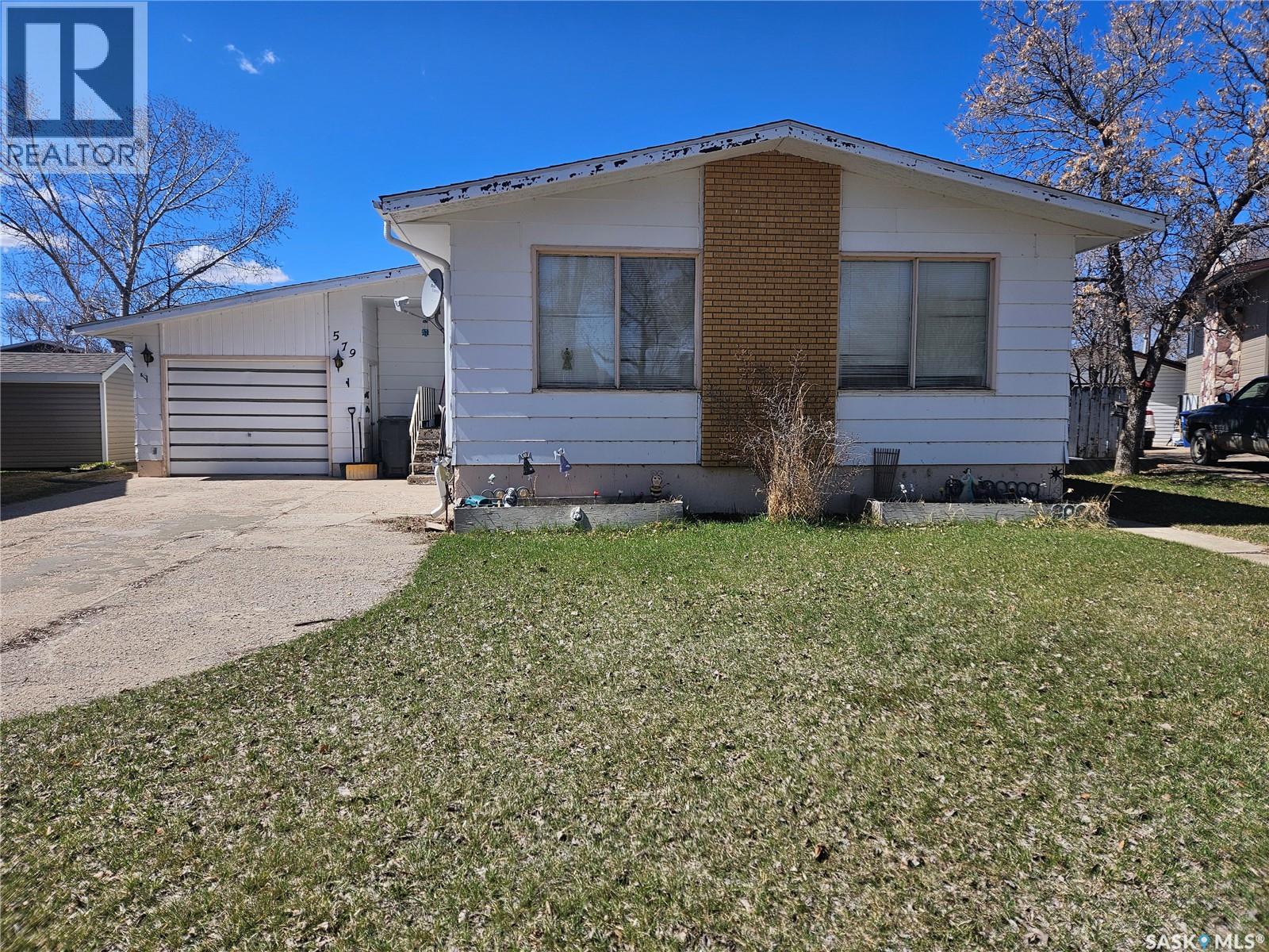 579 Poplar CRESCENT, Shaunavon, Saskatchewan
