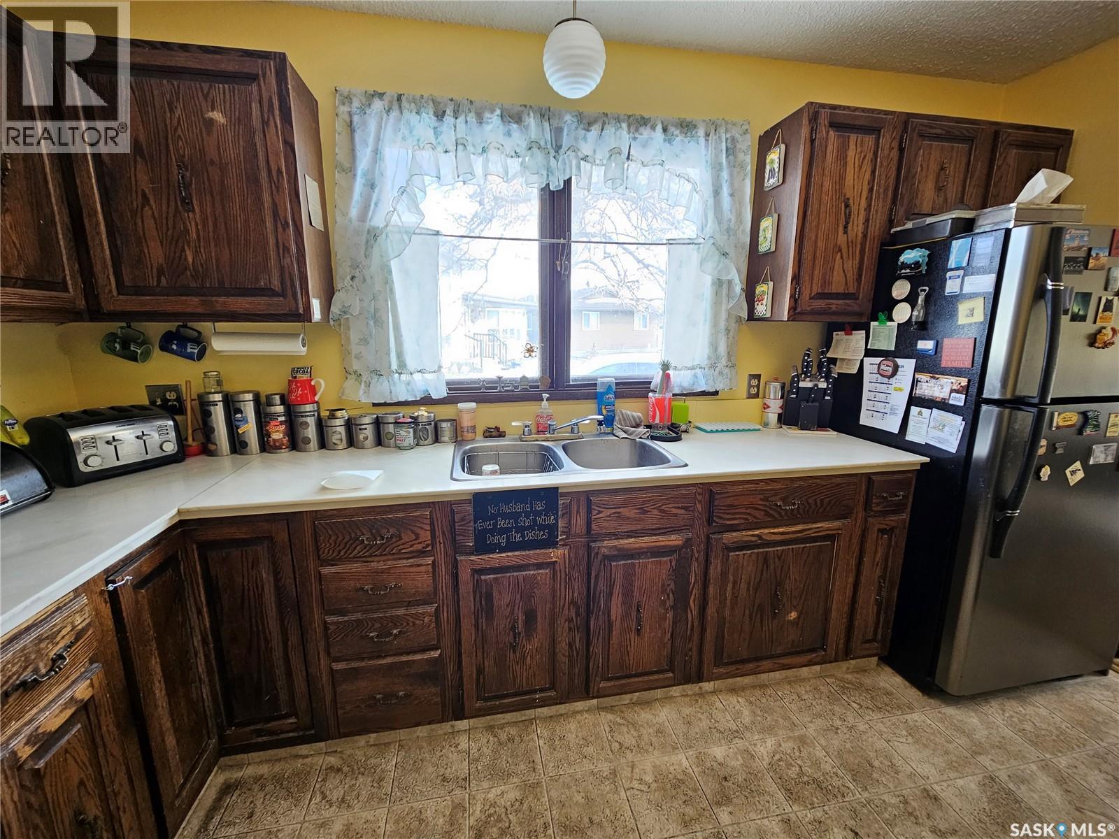 579 Poplar Crescent, Shaunavon, Saskatchewan  S0N 2M0 - Photo 8 - SK033598