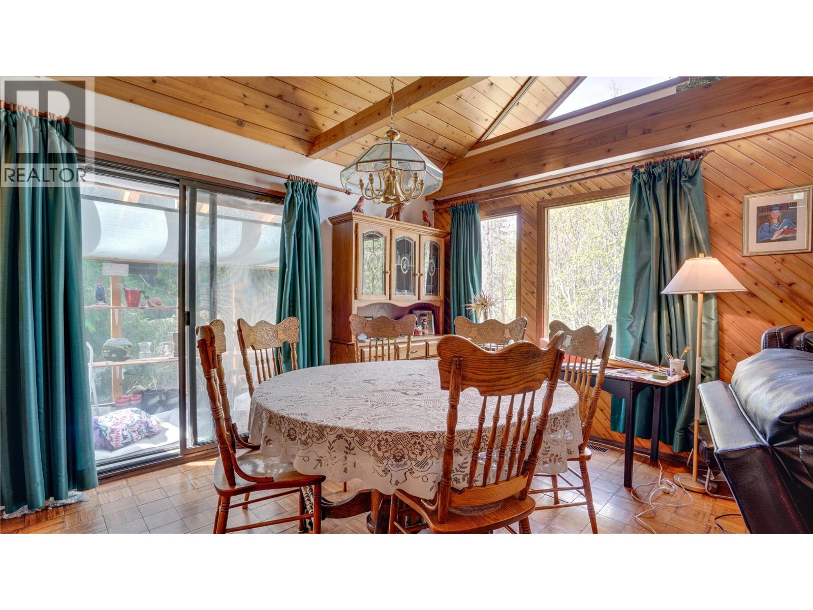 5677 Brentwood Road, Vernon, British Columbia  V1B 3K1 - Photo 6 - 10384654