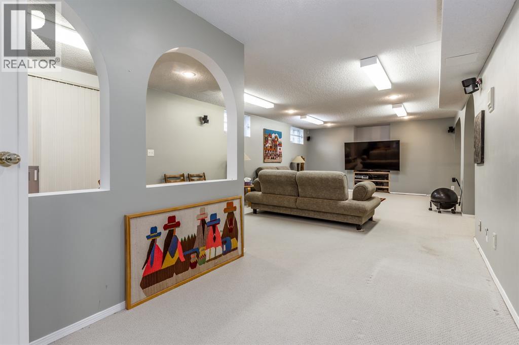 63 Edgeridge Court NW, Calgary, Alberta  T3A 6K5 - Photo 35 - A2283316