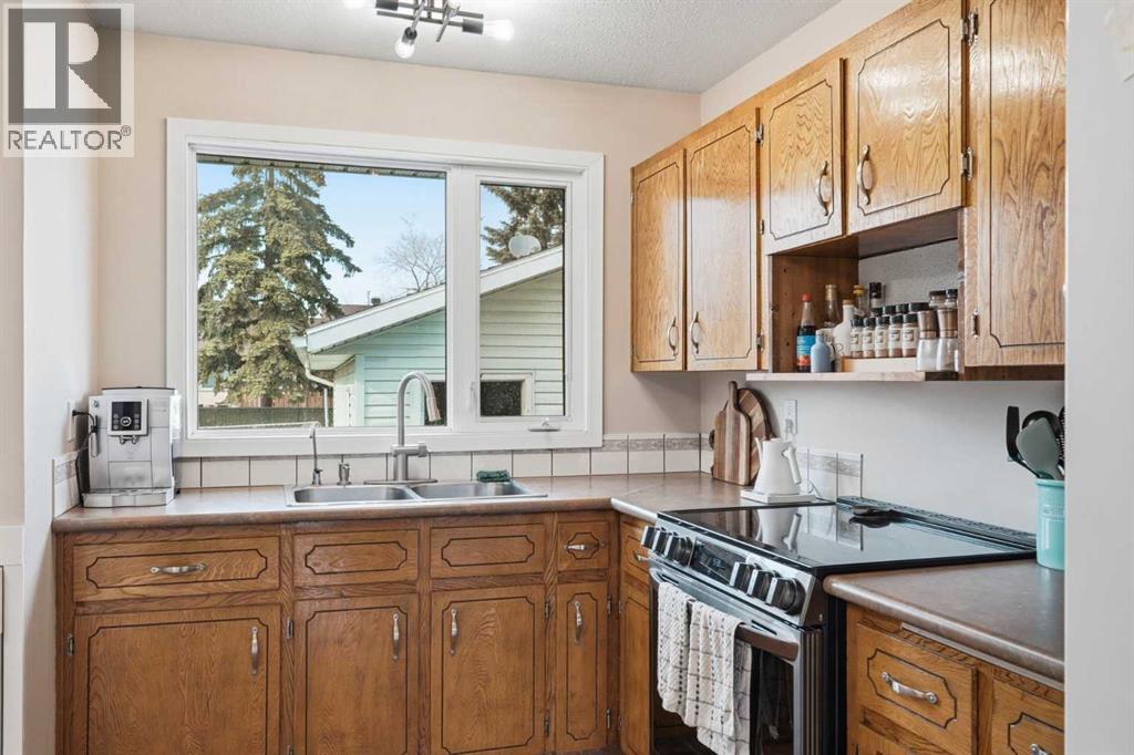 20 Dovely Way Se, Calgary, Alberta  T2B 2K8 - Photo 8 - A2304116