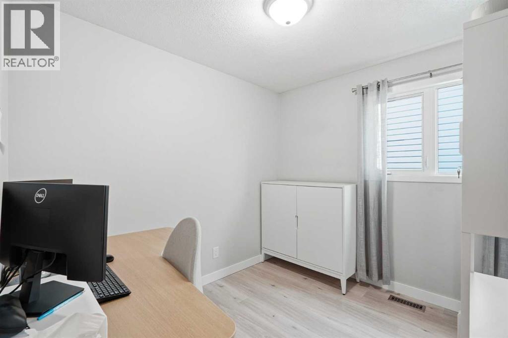 20 Dovely Way Se, Calgary, Alberta  T2B 2K8 - Photo 11 - A2304116