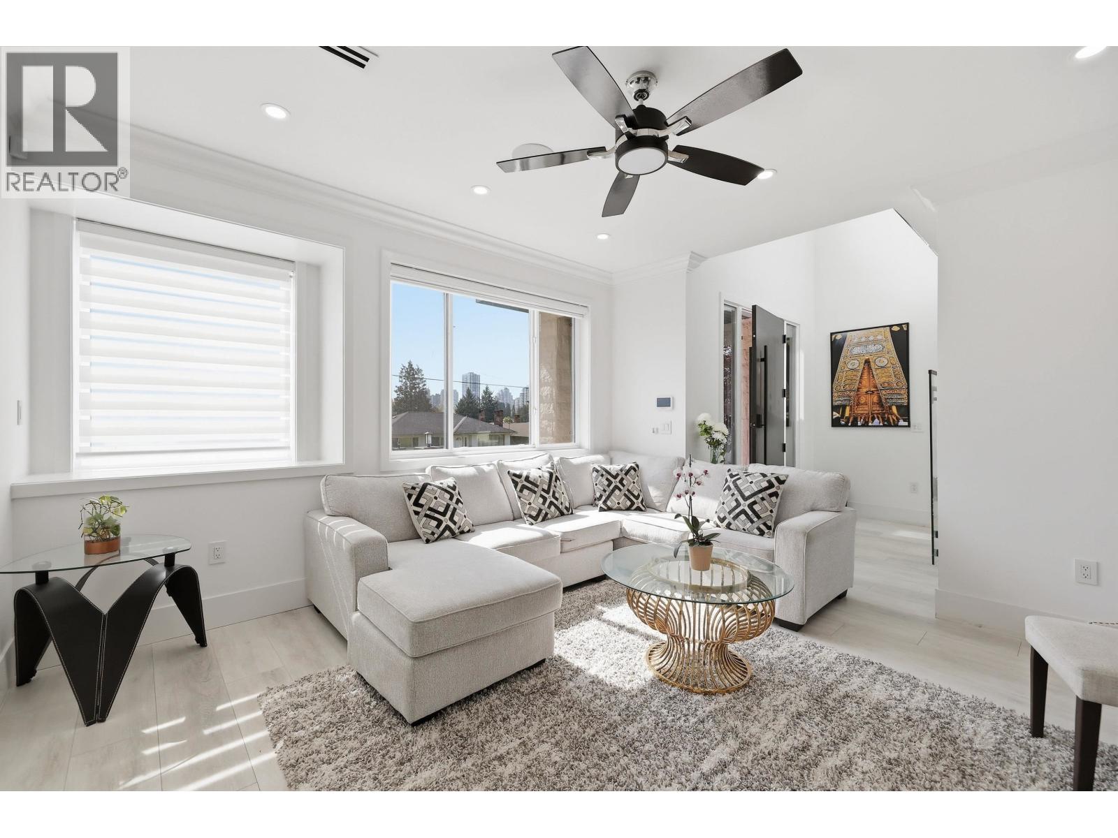 8061 11th Avenue, Burnaby, British Columbia  V3N 2N8 - Photo 10 - R3116511