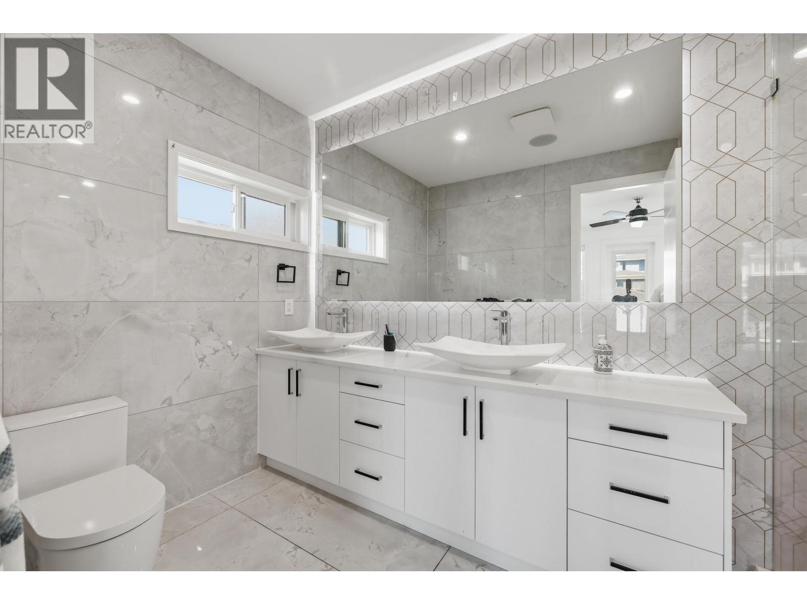 8061 11th Avenue, Burnaby, British Columbia  V3N 2N8 - Photo 16 - R3116511