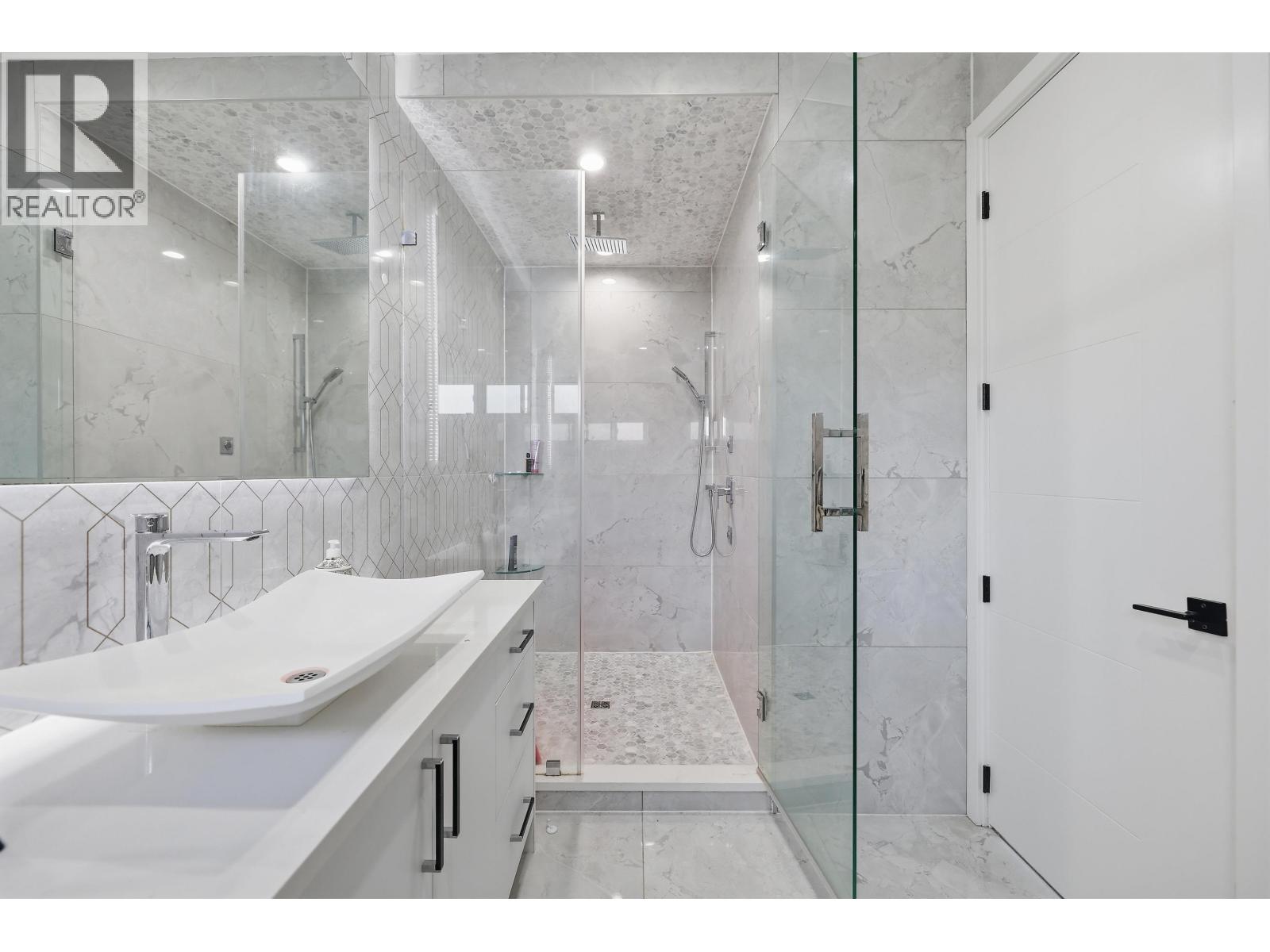 8061 11th Avenue, Burnaby, British Columbia  V3N 2N8 - Photo 17 - R3116511