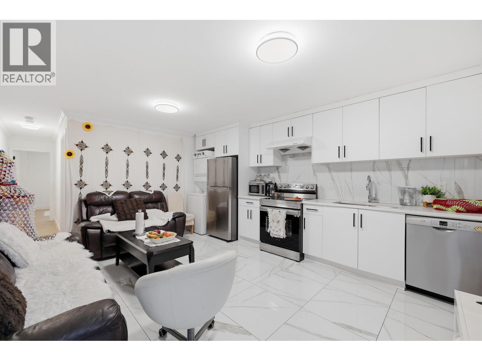 8061 11th Avenue, Burnaby, British Columbia  V3N 2N8 - Photo 25 - R3116511