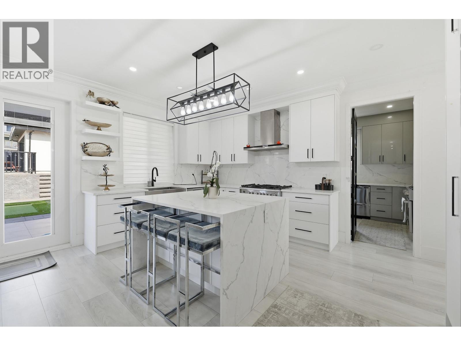 8061 11th Avenue, Burnaby, British Columbia  V3N 2N8 - Photo 6 - R3116511