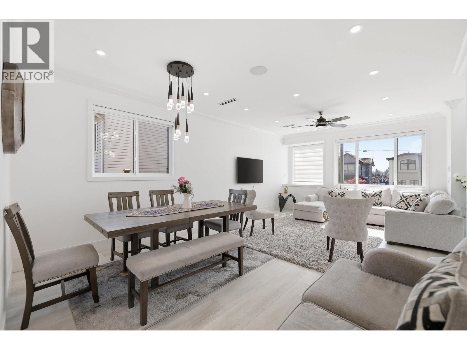 8061 11th Avenue, Burnaby, British Columbia  V3N 2N8 - Photo 9 - R3116511