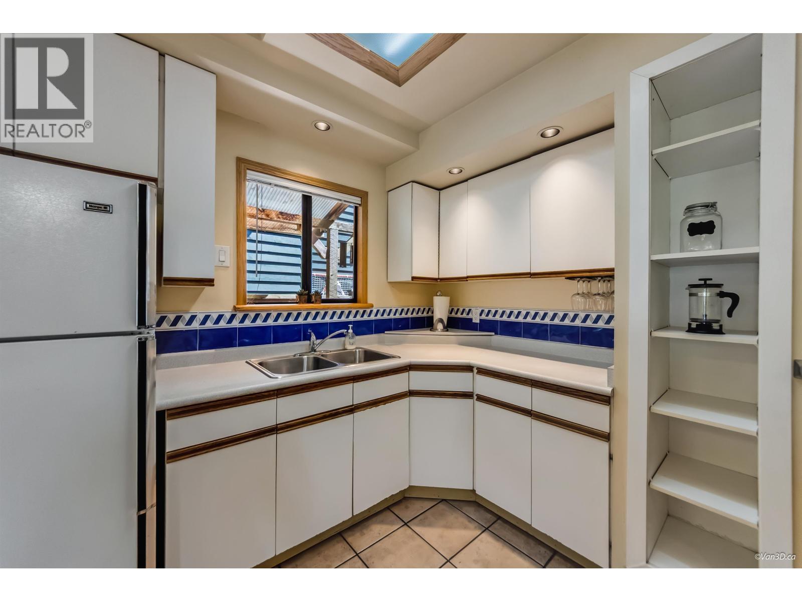 4585 Raeburn Street, North Vancouver, British Columbia  V7G 1K3 - Photo 10 - R3116521