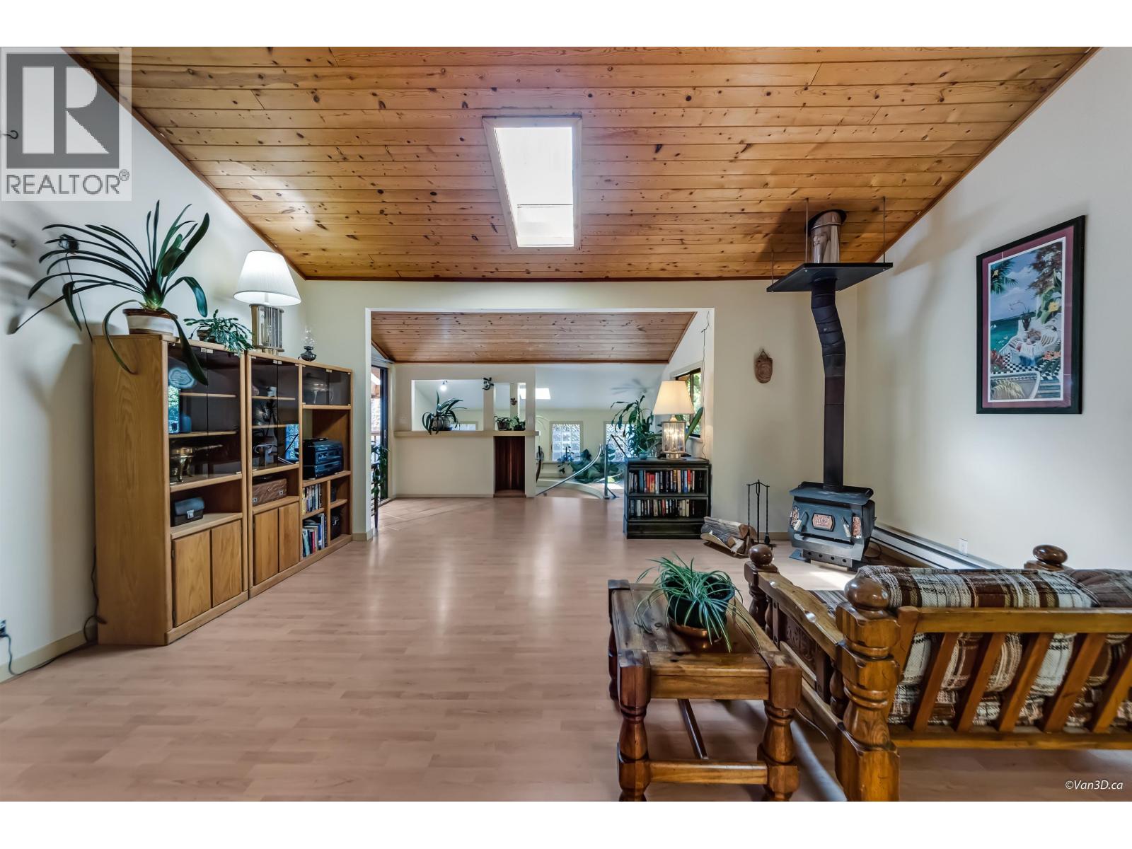 4585 Raeburn Street, North Vancouver, British Columbia  V7G 1K3 - Photo 15 - R3116521