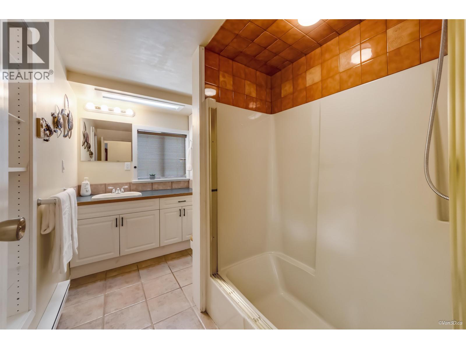 4585 Raeburn Street, North Vancouver, British Columbia  V7G 1K3 - Photo 32 - R3116521