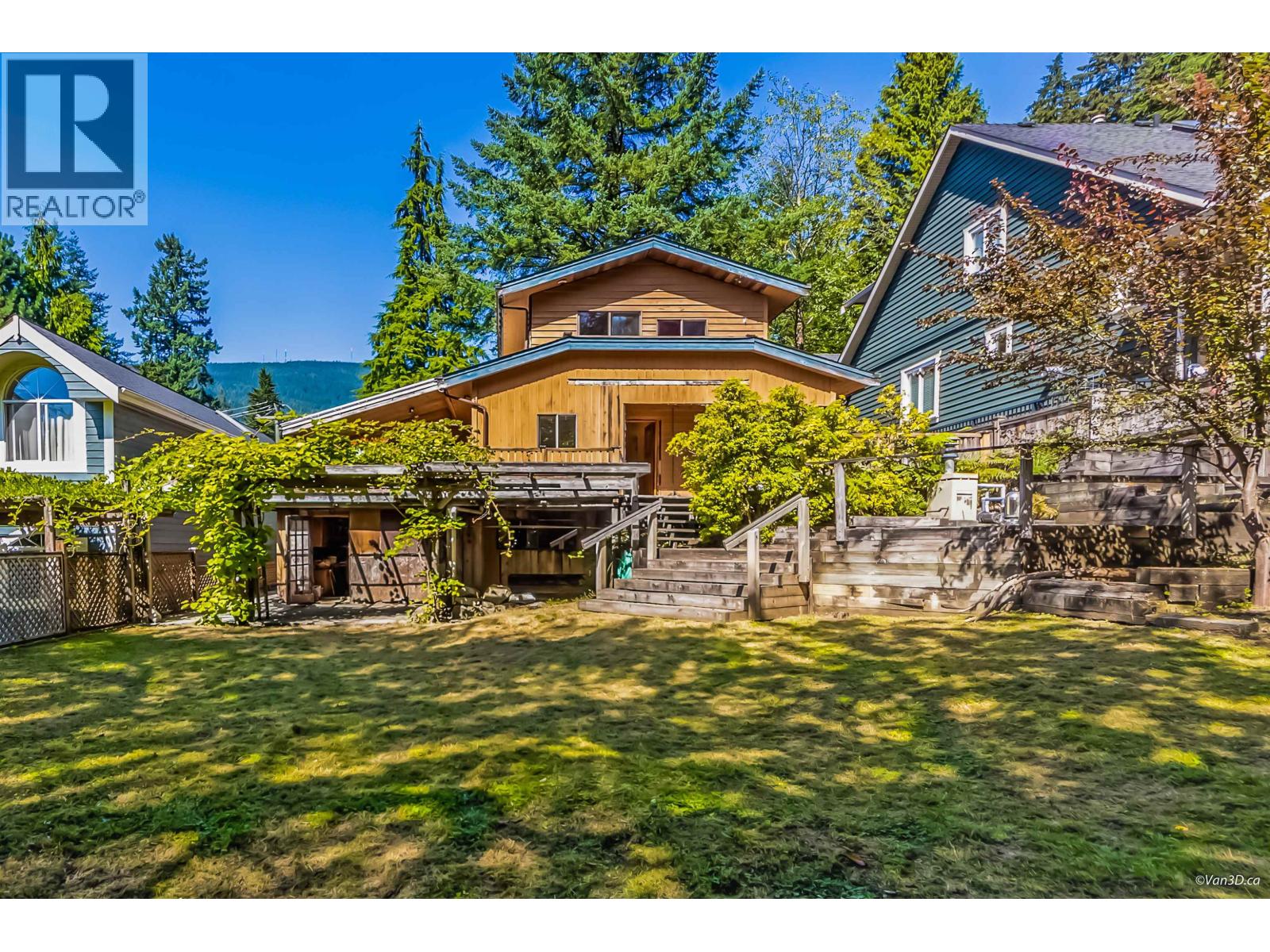4585 Raeburn Street, North Vancouver, British Columbia  V7G 1K3 - Photo 4 - R3116521