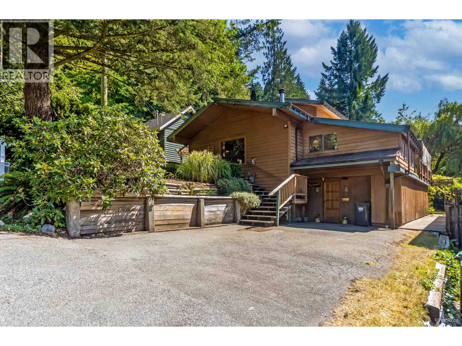 4585 Raeburn Street, North Vancouver, British Columbia  V7G 1K3 - Photo 5 - R3116521