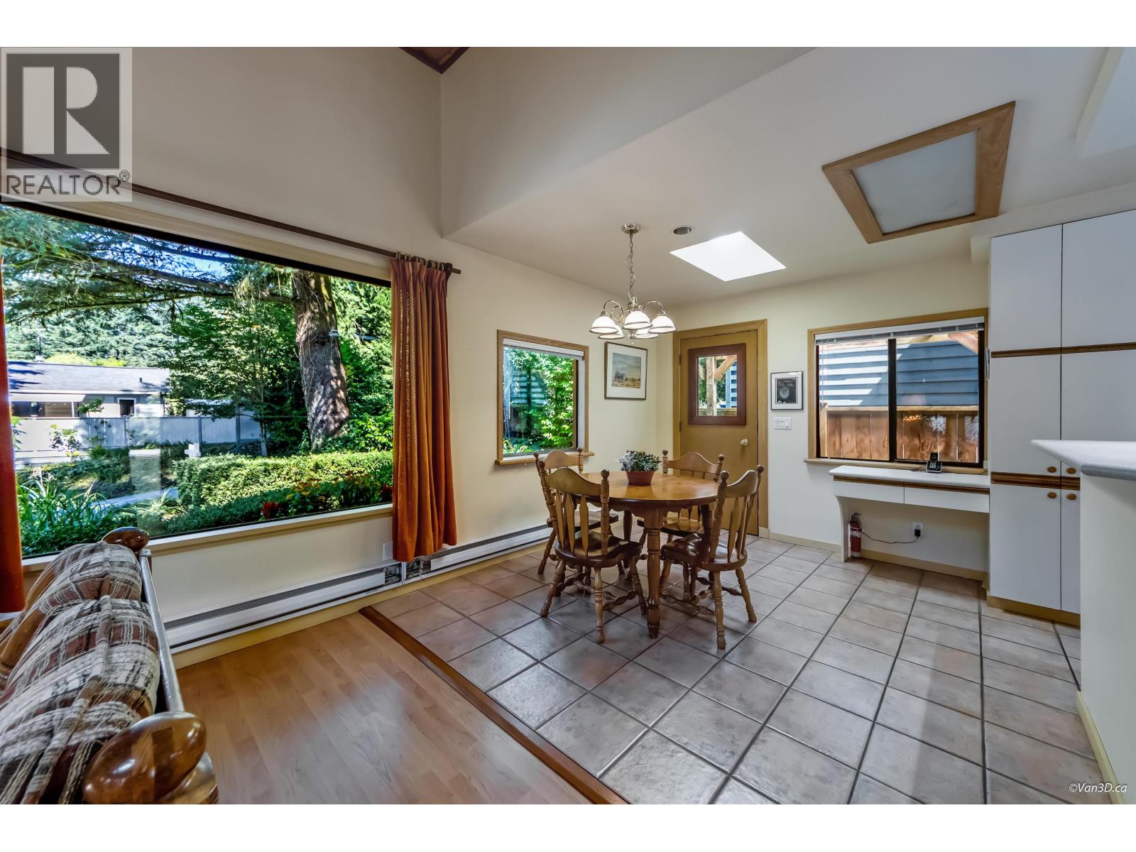 4585 Raeburn Street, North Vancouver, British Columbia  V7G 1K3 - Photo 7 - R3116521