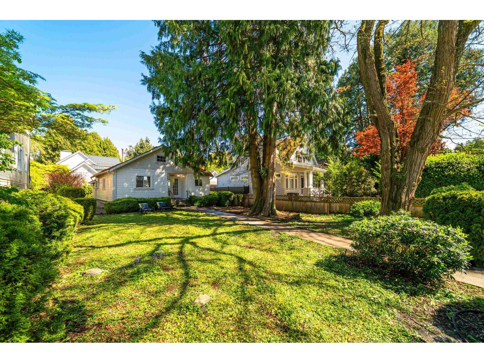 2680 Mcbride Avenue, Surrey, British Columbia  V4A 3G1 - Photo 1 - R3116544