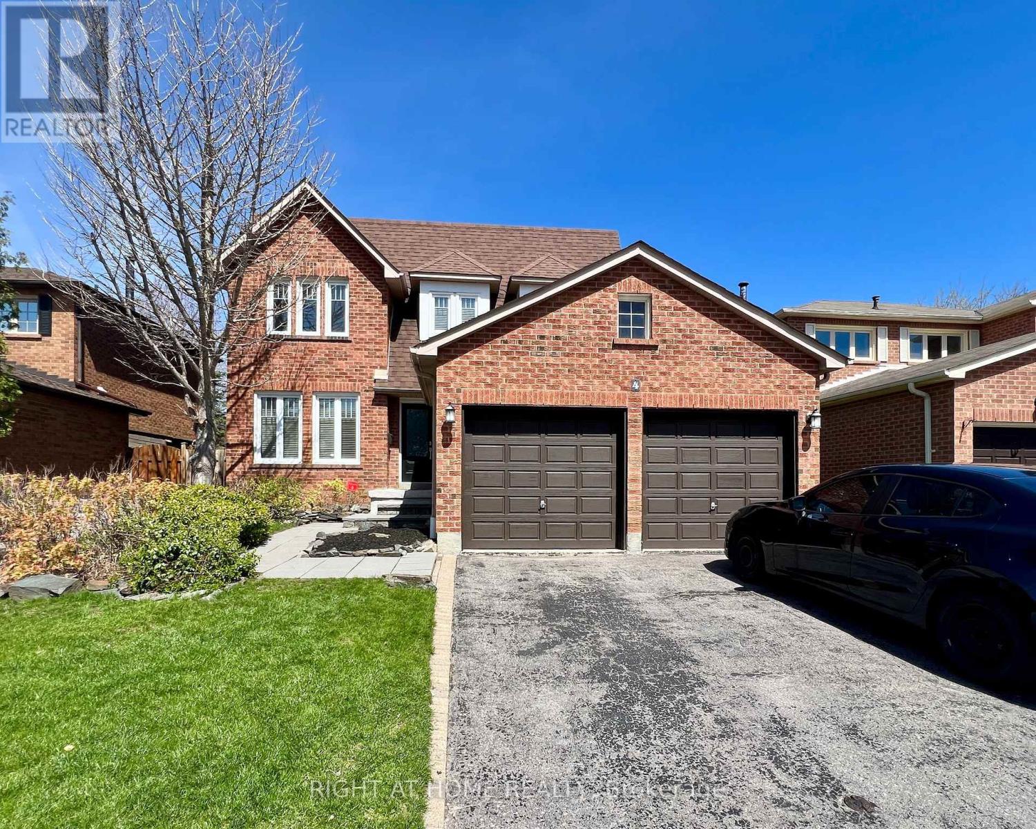 4 SILVERBIRCH PLACE, Whitby, Ontario