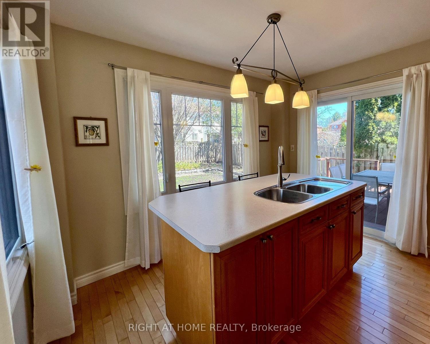 4 Silverbirch Place, Whitby, Ontario  L1R 1X7 - Photo 6 - E13050786