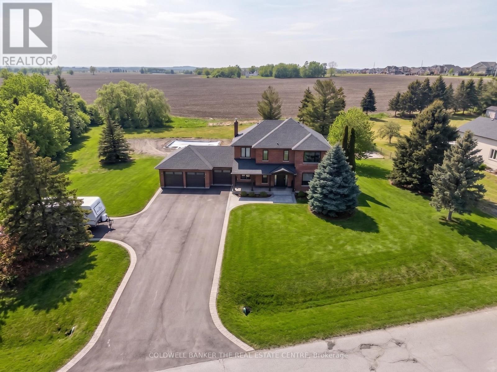 8 BROWNLEE DRIVE, Bradford West Gwillimbury, Ontario