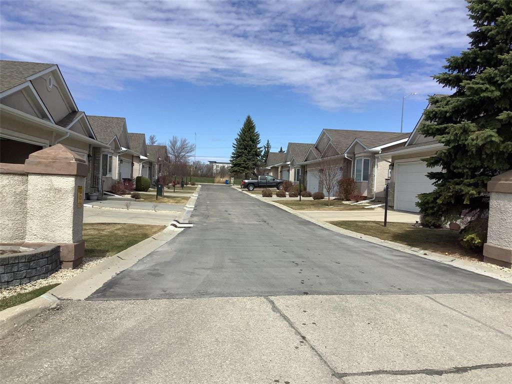 9 20 Orchard Hill Drive, Winnipeg, Manitoba  R3X 1Z5 - Photo 2 - 202608376