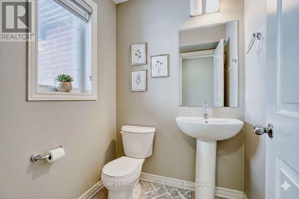 1323 Michael Circle, London East, Ontario  N5V 0B8 - Photo 35 - X12890516