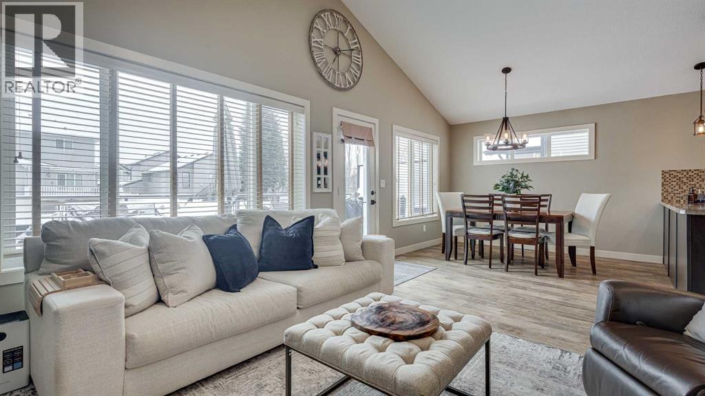 84 Isbister Close, Red Deer, Alberta  T4R 0B9 - Photo 2 - A2304300