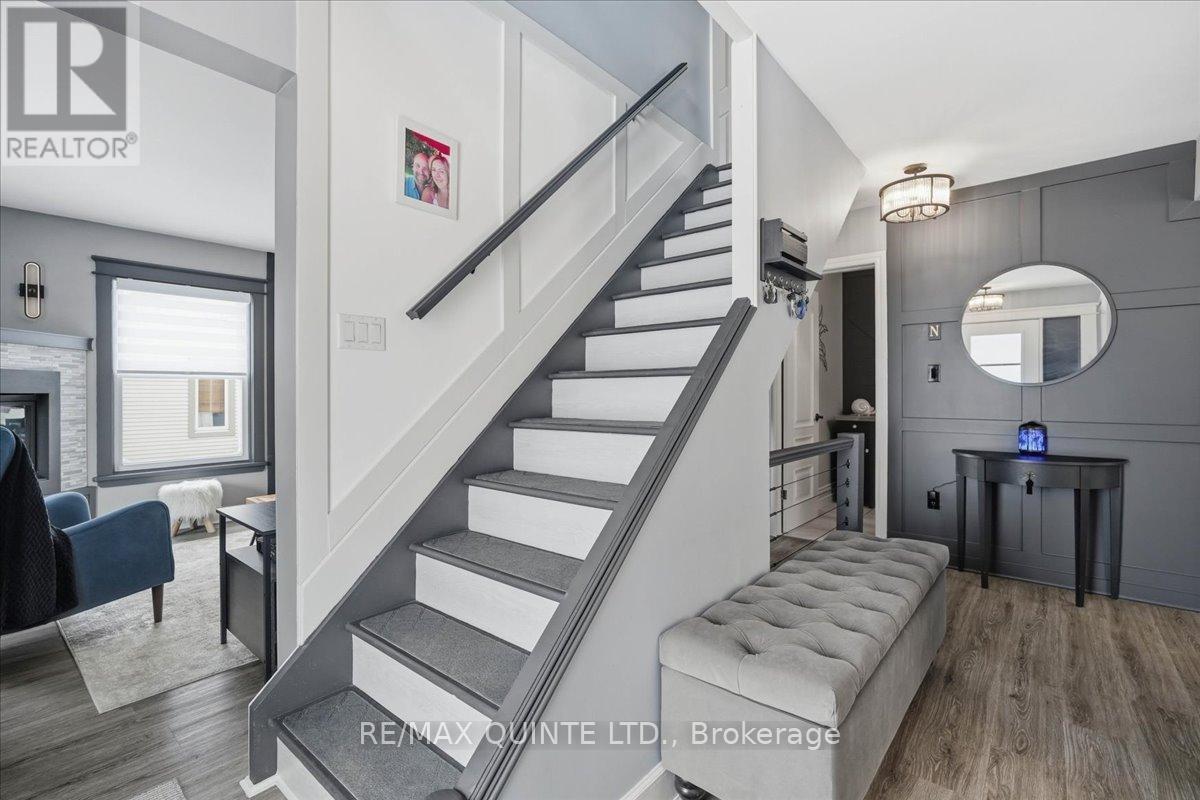 6 Nicholas Street, Prince Edward County, Ontario  K0K 2T0 - Photo 3 - X12901182