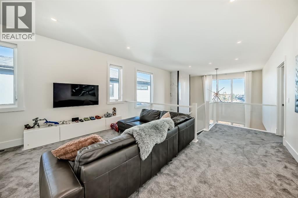 76 Rock Lake View Nw, Calgary, Alberta  T3G 0E9 - Photo 28 - A2291245