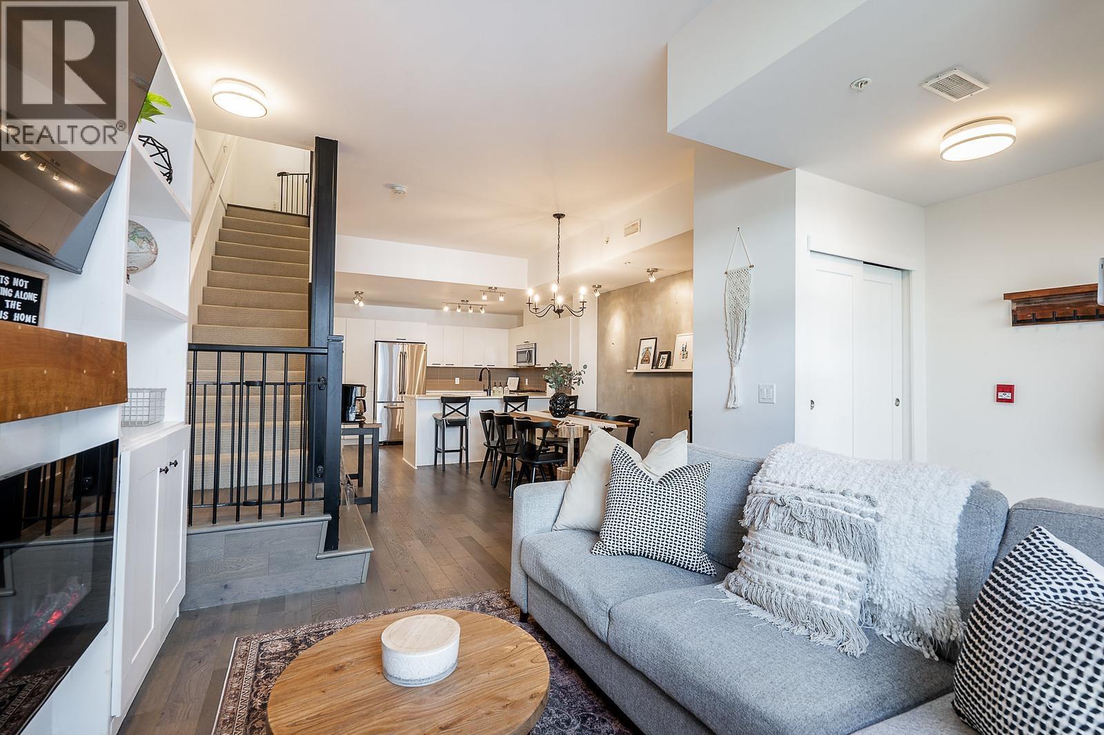 2751 Spring Street, Port Moody, British Columbia  V3H 0H3 - Photo 3 - R3098227