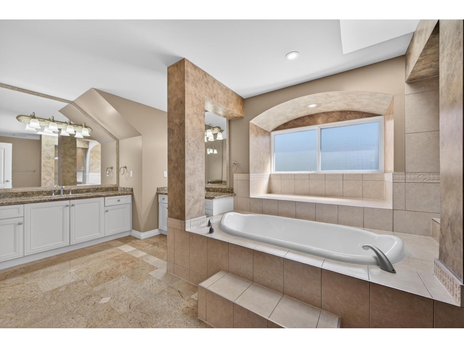 2142 139a Street, Surrey, British Columbia  V4A 9V4 - Photo 25 - R3114405