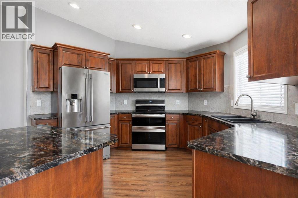 224 Shetland Garden, Fort Mcmurray, Alberta  T9H 5M5 - Photo 2 - A2280388