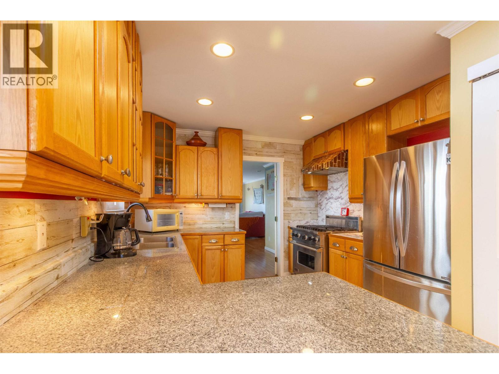 111 N Fell Avenue, Burnaby, British Columbia  V5B 1L3 - Photo 11 - R3075964