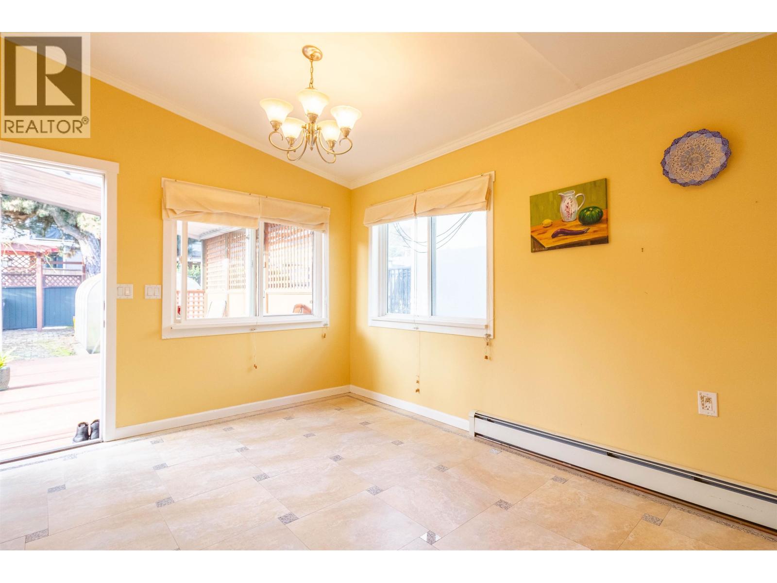 111 N Fell Avenue, Burnaby, British Columbia  V5B 1L3 - Photo 9 - R3075964