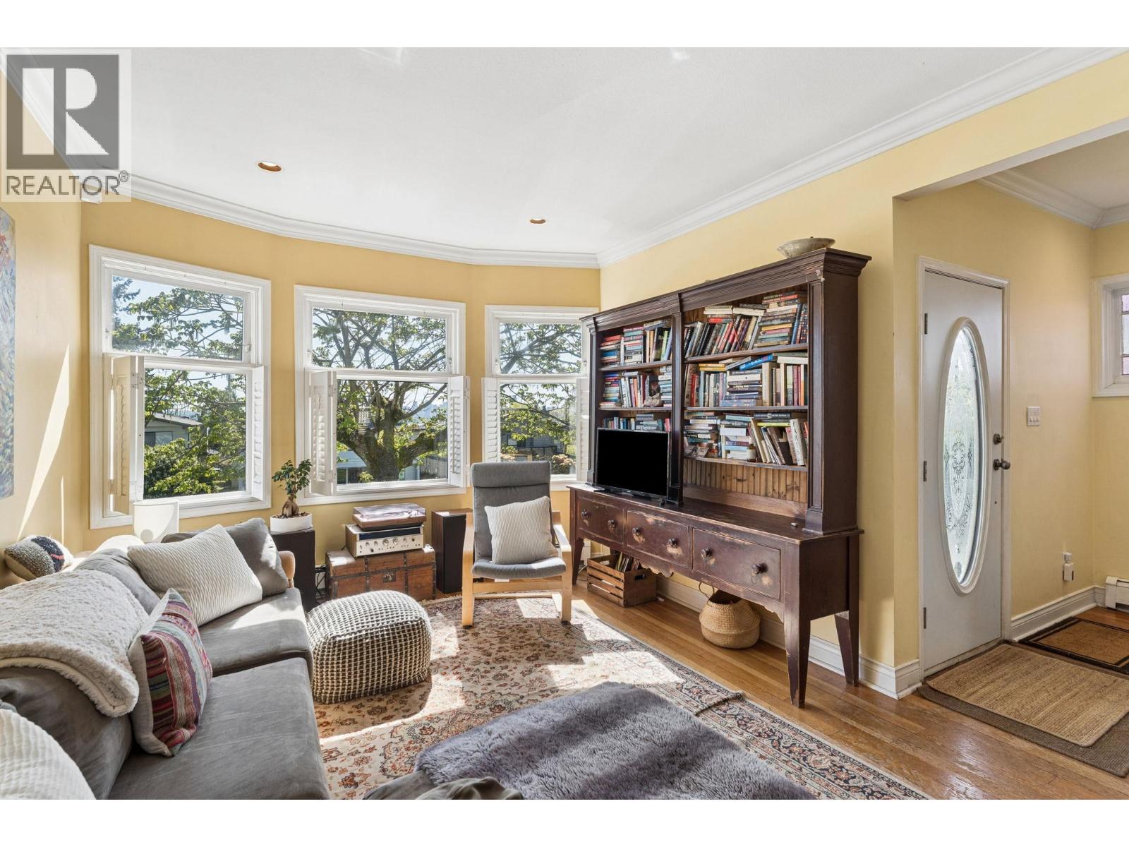 408 E 2nd Street, North Vancouver, British Columbia  V7L 1C8 - Photo 4 - R3116399