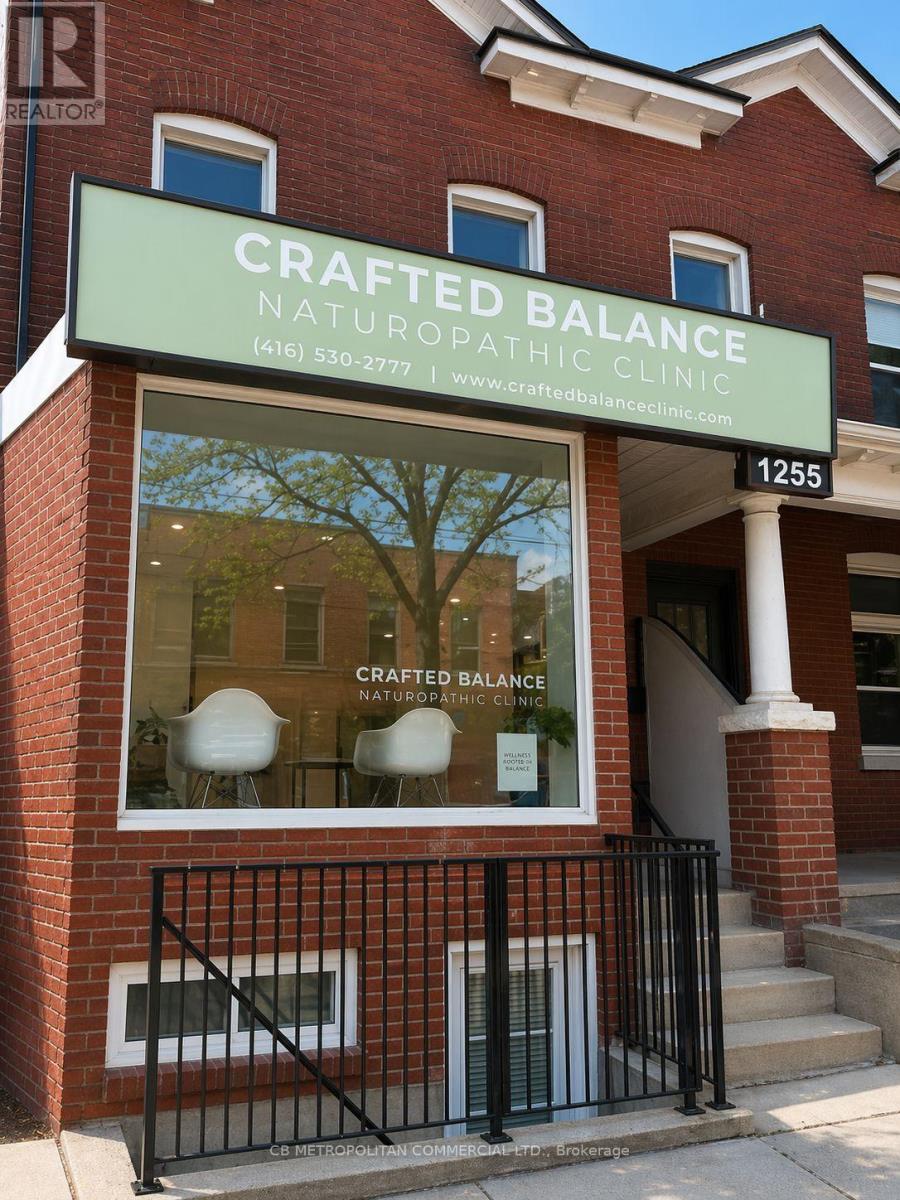 1255 DUNDAS STREET W, Toronto, Ontario