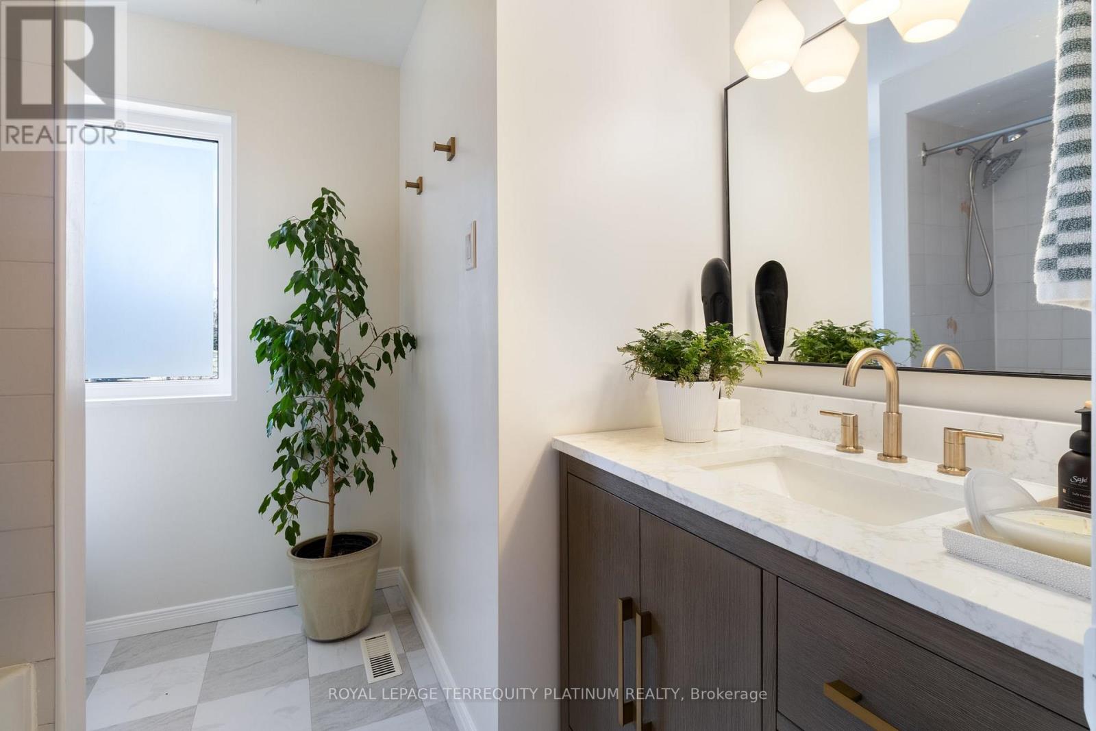 62 Humphrey Drive, Ajax, Ontario  L1S 4Z2 - Photo 17 - E13049894