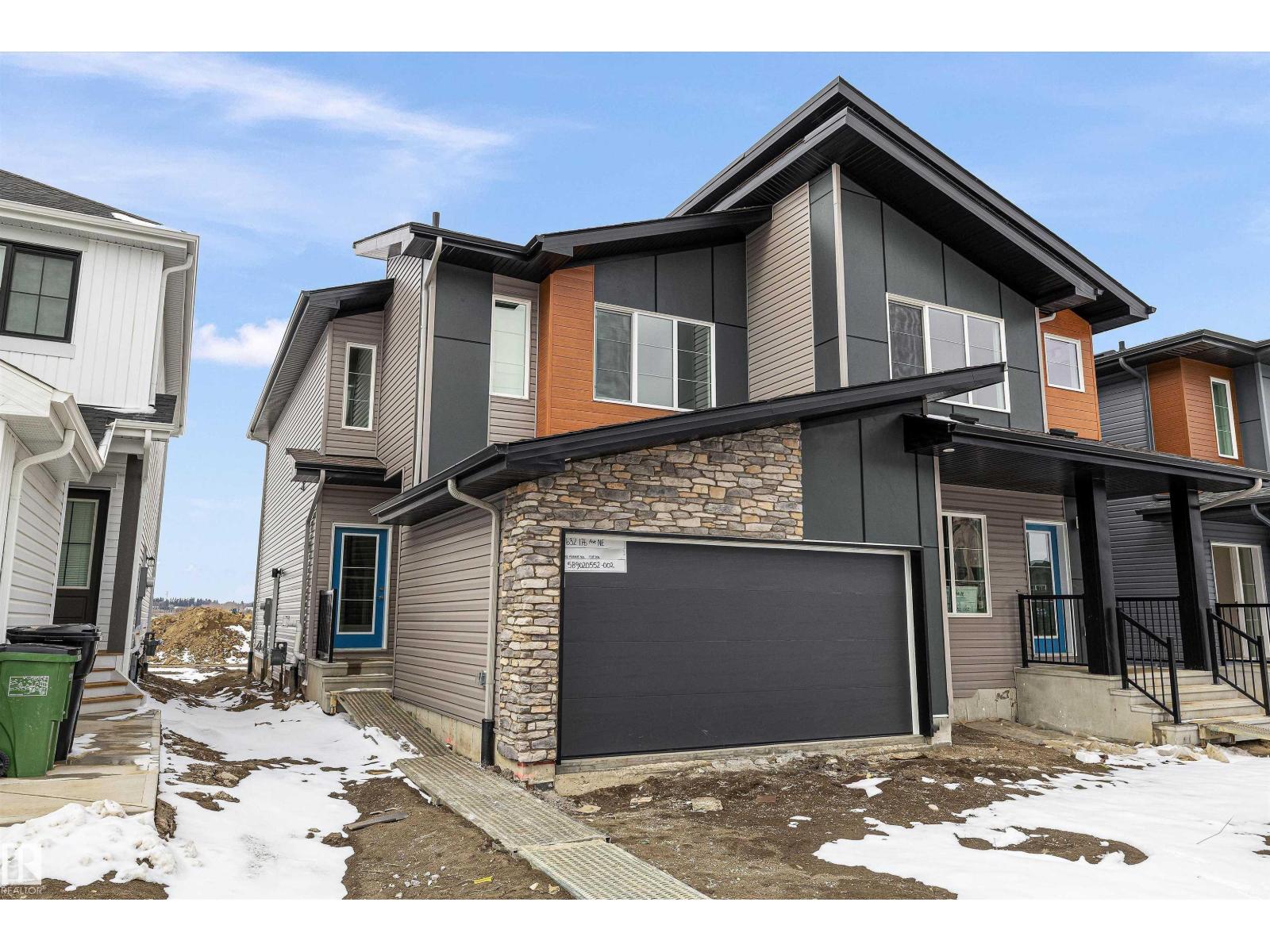 632 176 Av NE, Edmonton, Alberta  T5Y 4K3 - Photo 2 - E4476755
