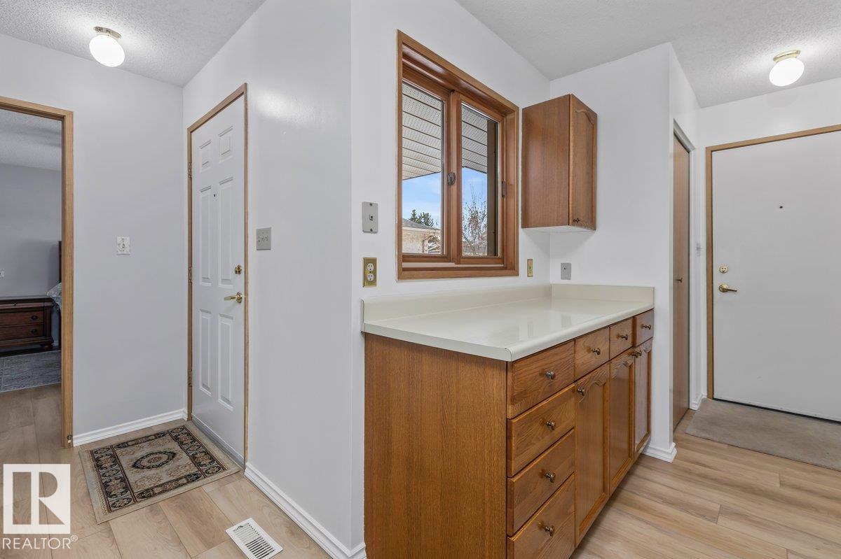 219 Knottwood Rd N Nw, Edmonton, Alberta  T6K 4B9 - Photo 4 - E4483396