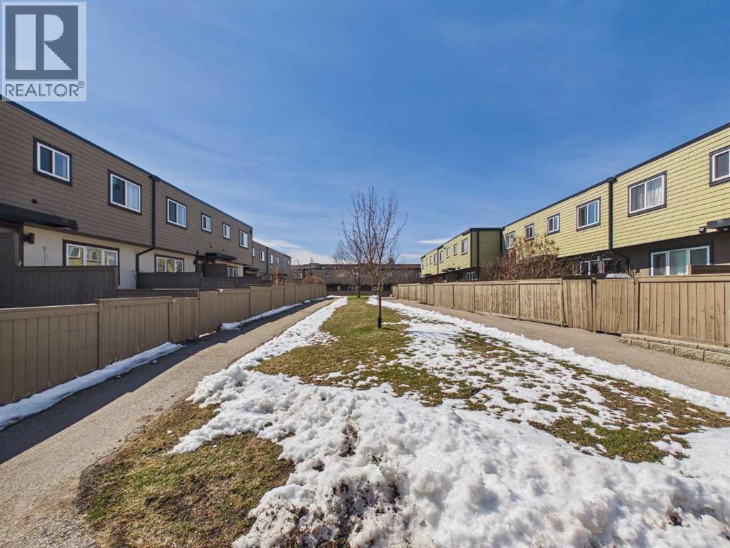 68, 3809 45 Street Sw, Calgary, Alberta  T3E 3H4 - Photo 2 - A2302365