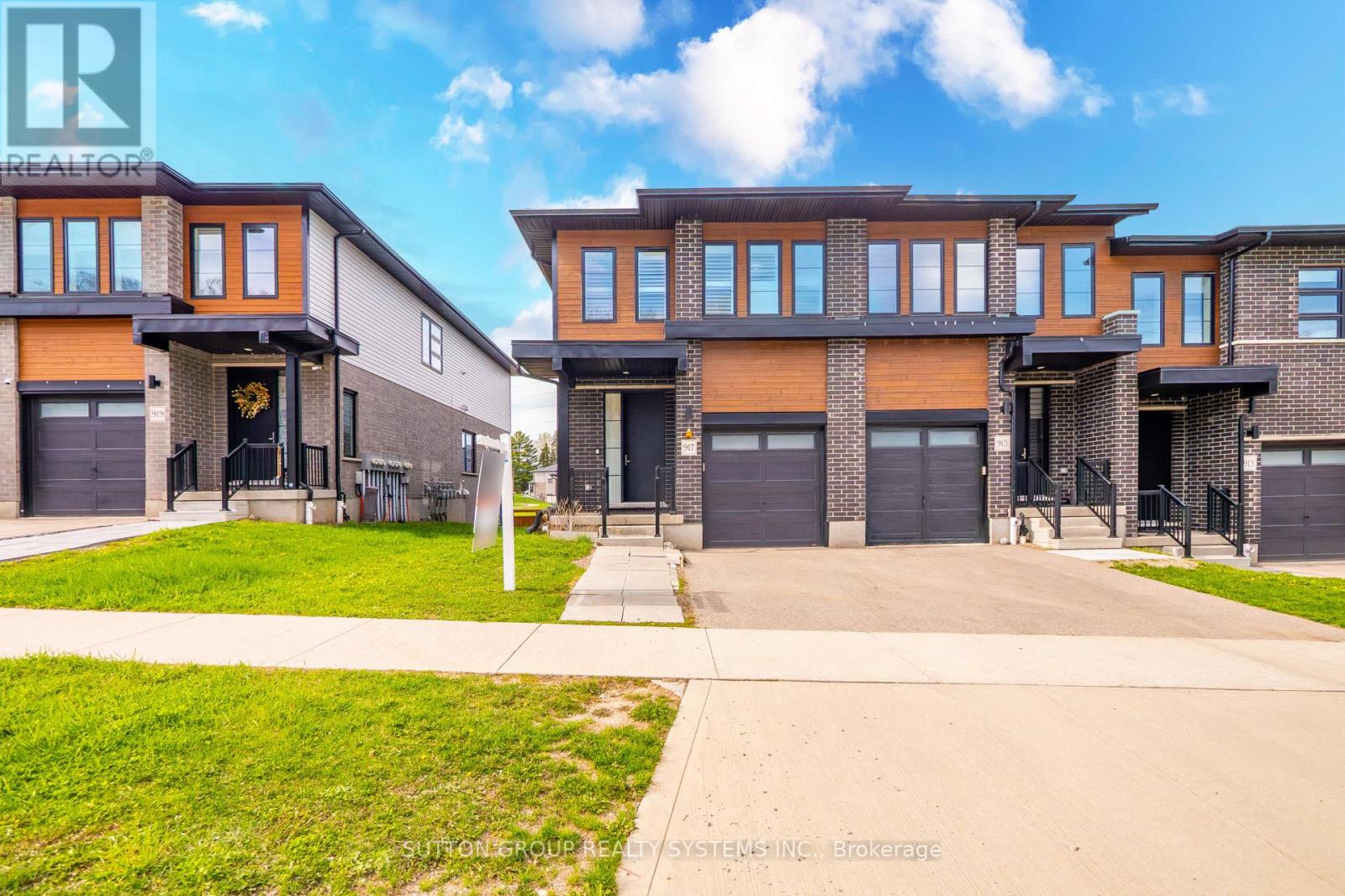 917 ROBERT FERRIE DRIVE, Kitchener, Ontario