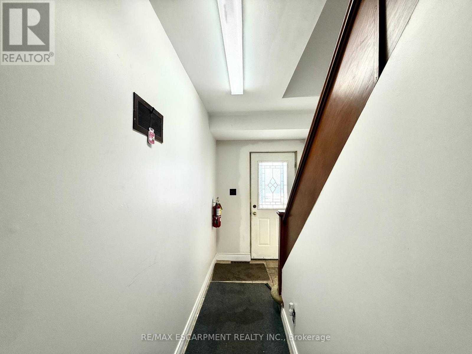 17 Lyons Avenue, Welland, Ontario  L3B 1L8 - Photo 2 - X12771030