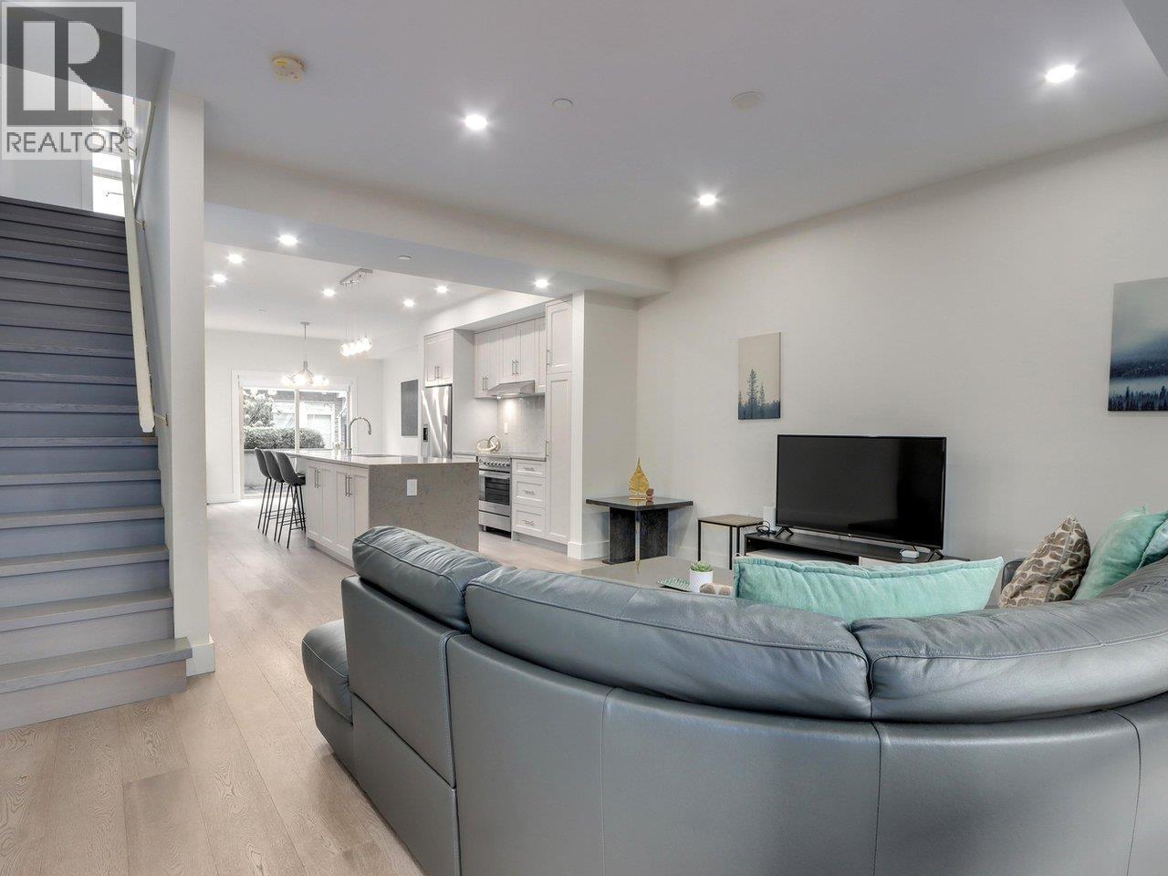 3 115 W Queens Road, North Vancouver, British Columbia  V7N 2K4 - Photo 3 - R3116536