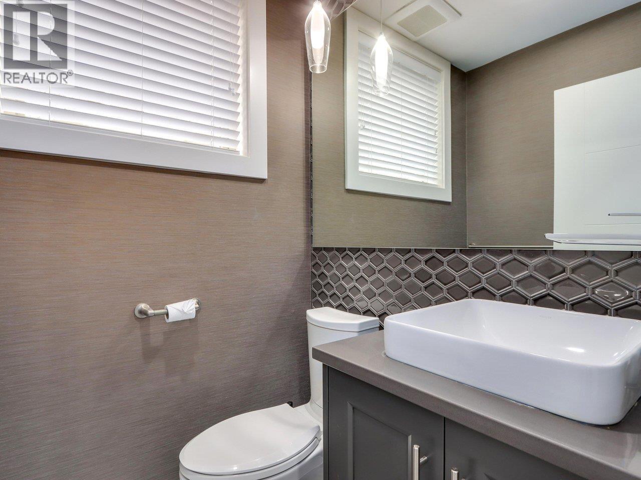 3 115 W Queens Road, North Vancouver, British Columbia  V7N 2K4 - Photo 9 - R3116536