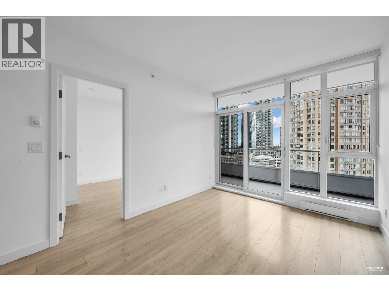 1310 6080 Mckay Avenue, Burnaby, British Columbia  V5H 0J4 - Photo 2 - R3106487