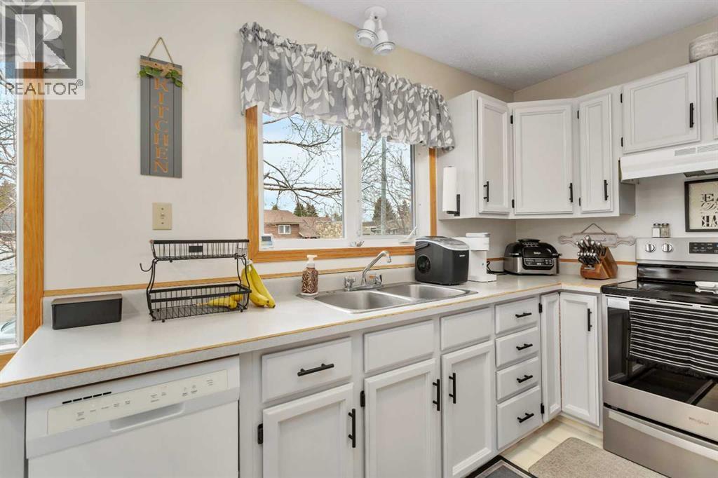 5751 55 Street, Rocky Mountain House, Alberta  T4T 1J7 - Photo 13 - A2305757