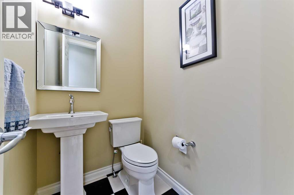 60 Elmont Rise Sw, Calgary, Alberta  T3H 4X9 - Photo 5 - A2301702