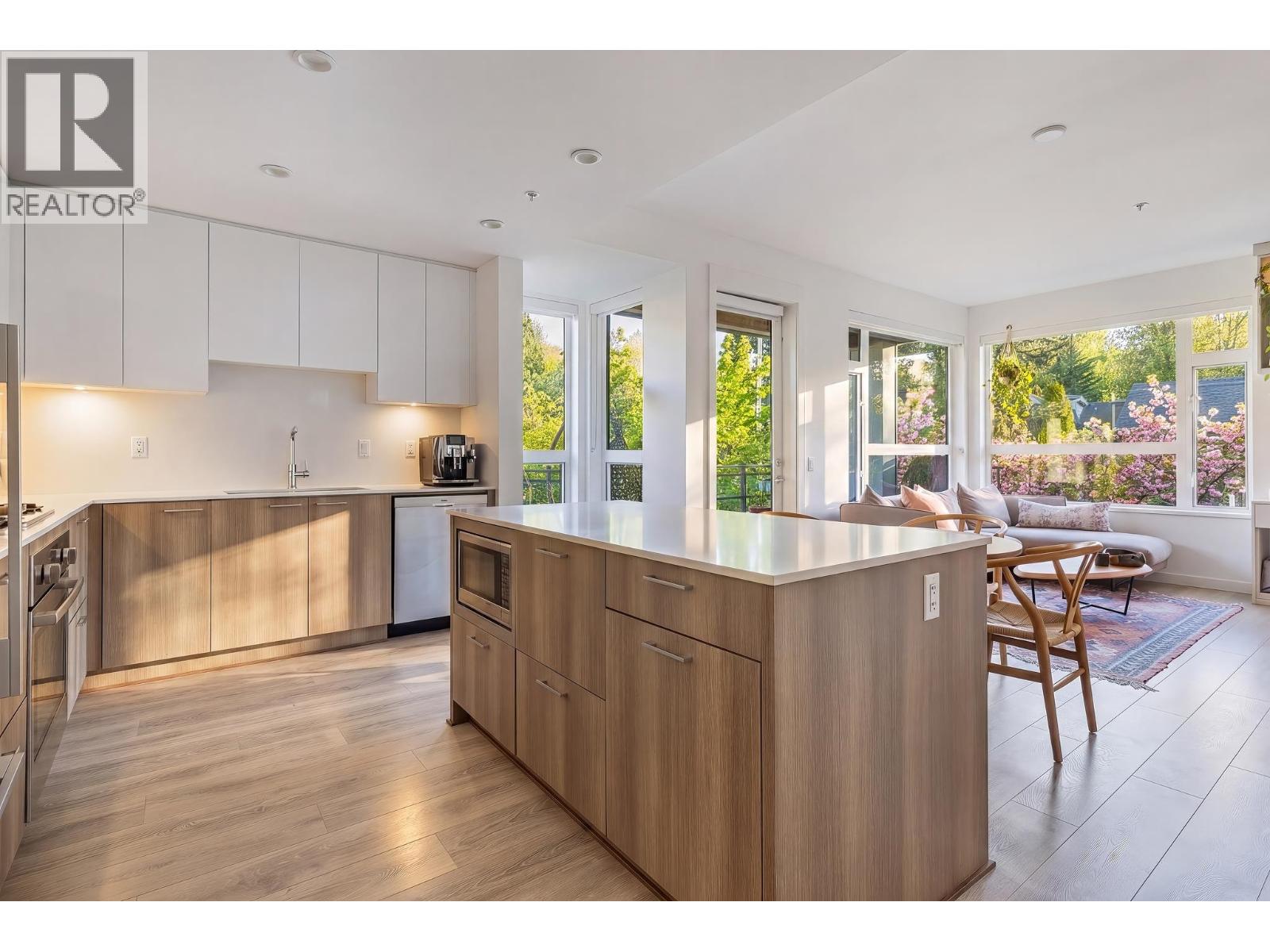 107 715 W 15TH STREET, North Vancouver, British Columbia