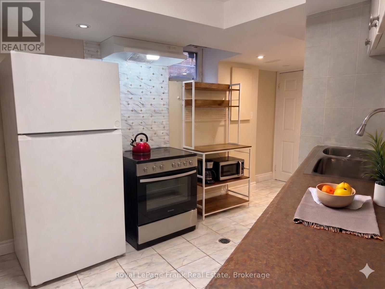 Lower - 249 Lucas Street, Richmond Hill, Ontario  L4C 4P9 - Photo 2 - N13050520