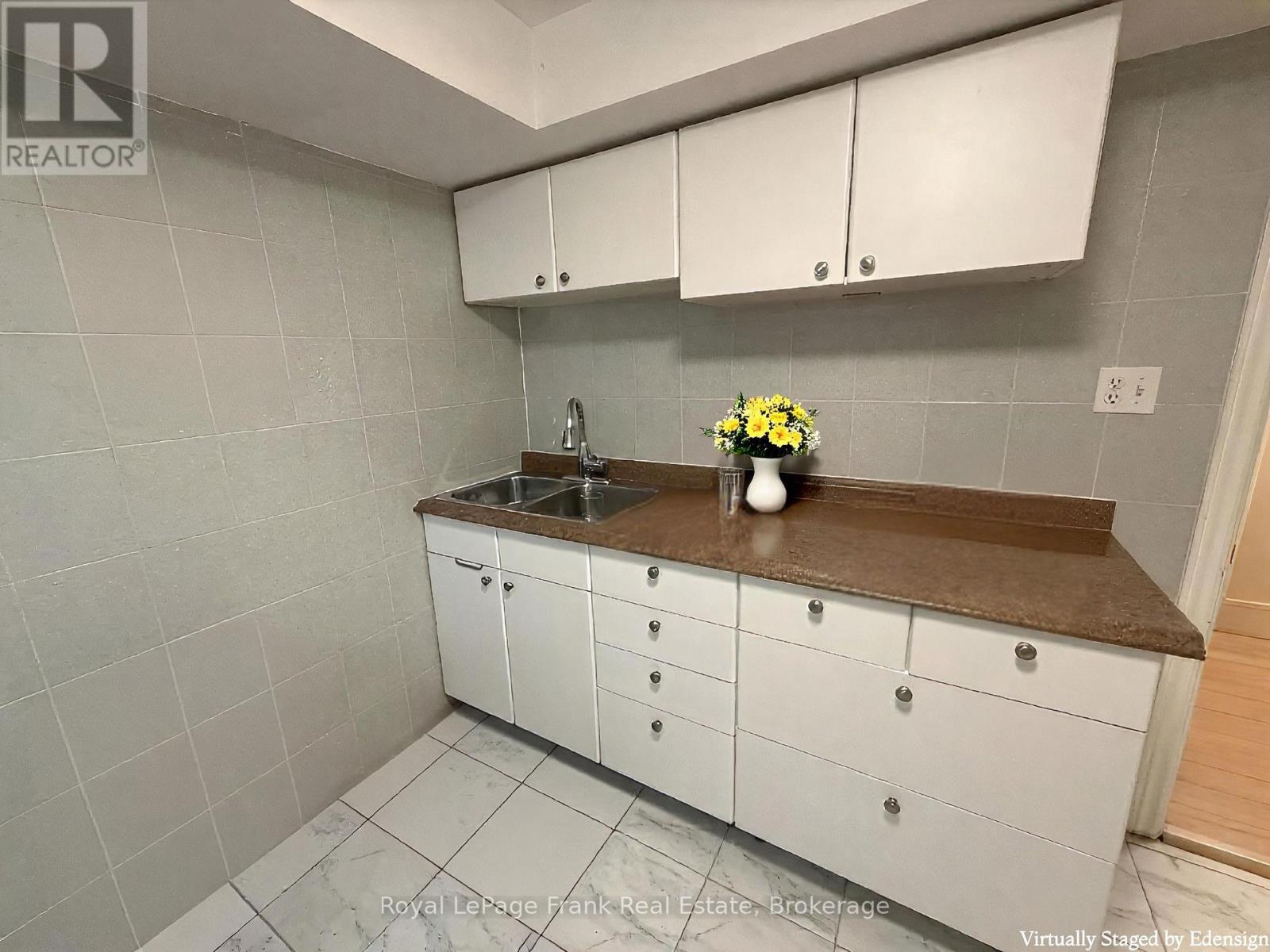 Lower - 249 Lucas Street, Richmond Hill, Ontario  L4C 4P9 - Photo 5 - N13050520