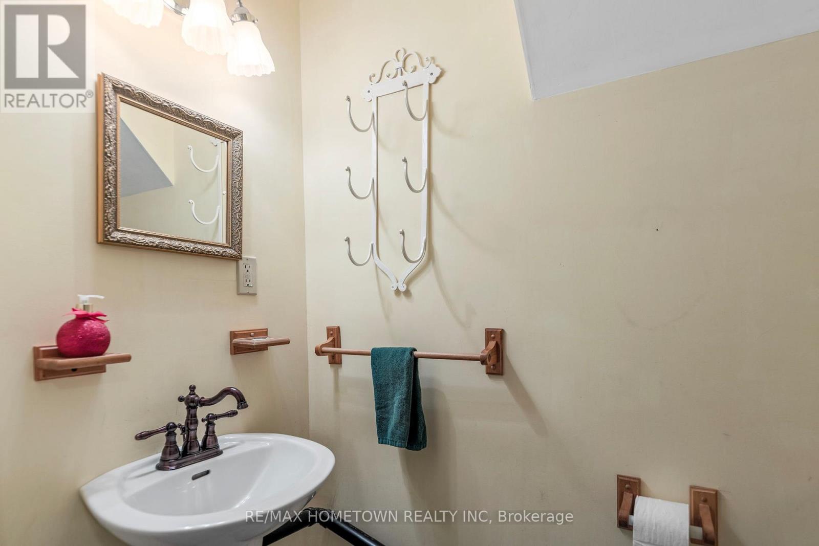 26 Hallecks Road W, Front Of Yonge, Ontario  K0E 1R0 - Photo 36 - X12969368